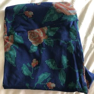 NEW LuLaRoe TC Leggings Digital Roses Navy